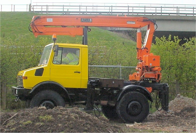 Mercedes Unimog U1500 with Atlas crane